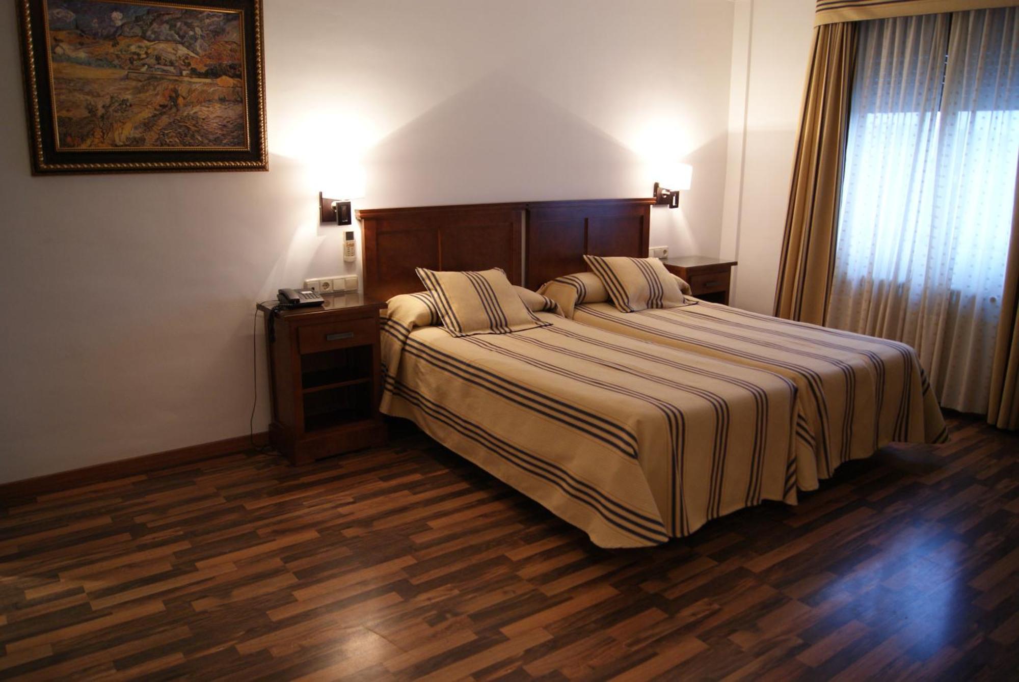 Hotel Mulhacen グアディクス 部屋 写真