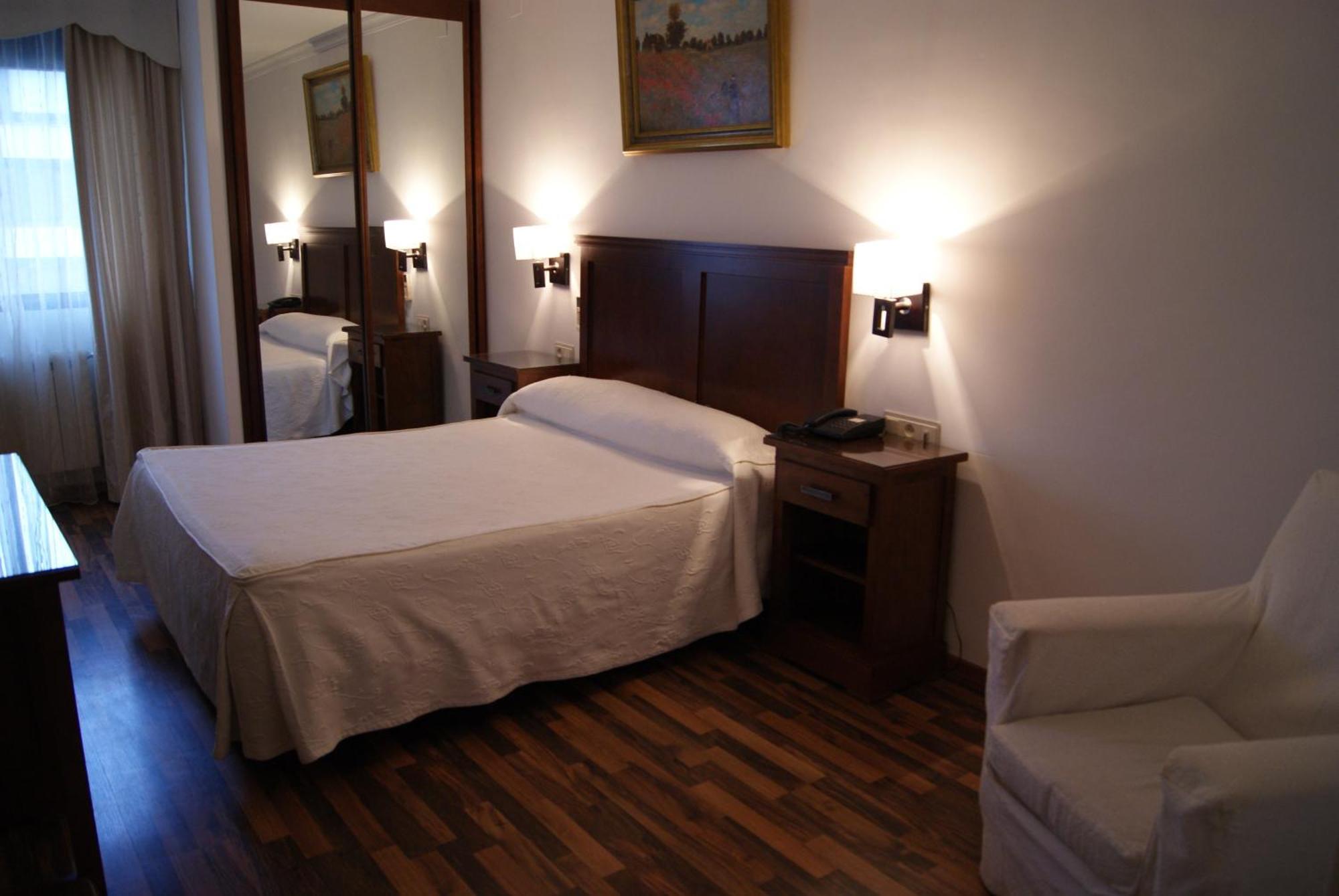 Hotel Mulhacen グアディクス 部屋 写真